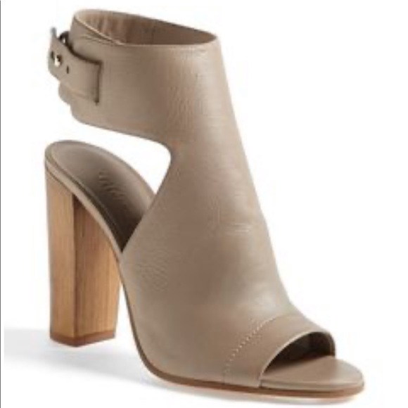 VINCE Addie Leather Open Toe Sandals - Picture 1 of 8